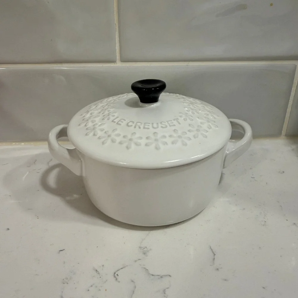 Le Creuset White Daisy Embossed Mini Cocotte Stoneware Flower Relief Round Lid